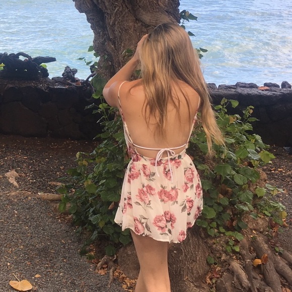 Backless Rose Floral Romper - Picture 4 of 5